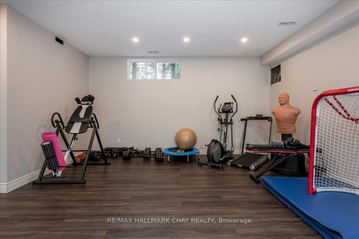 Photo 14 of 49 Hamilton Drive, Newmarket, Huron Heights-Leslie Valley — HOMEH