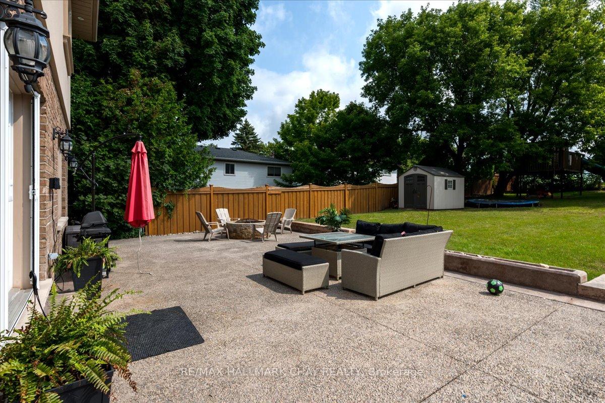 Photo 21 of 49 Hamilton Drive, Newmarket, Huron Heights-Leslie Valley — HOMEH