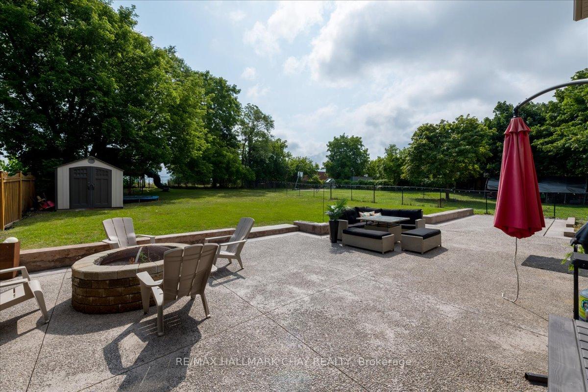Photo 23 of 49 Hamilton Drive, Newmarket, Huron Heights-Leslie Valley — HOMEH