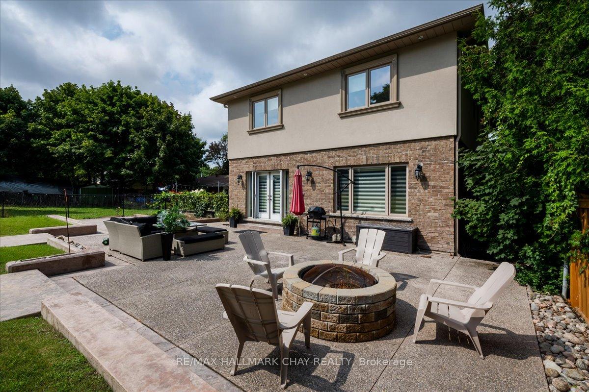 Photo 20 of 49 Hamilton Drive, Newmarket, Huron Heights-Leslie Valley — HOMEH