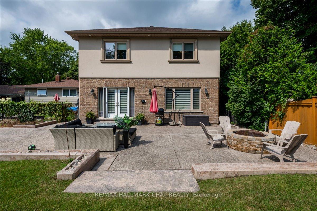 Photo 22 of 49 Hamilton Drive, Newmarket, Huron Heights-Leslie Valley — HOMEH
