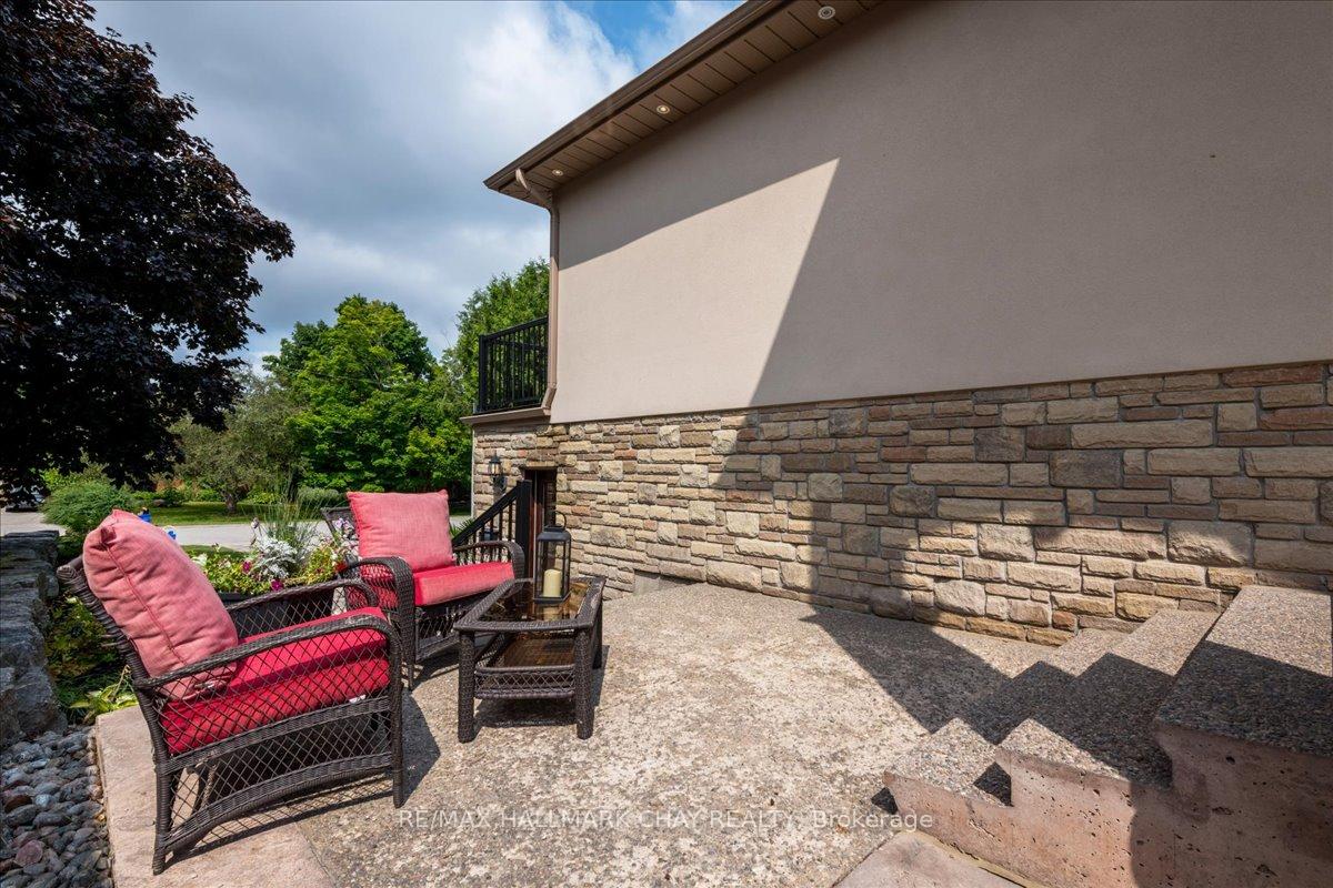 Photo 28 of 49 Hamilton Drive, Newmarket, Huron Heights-Leslie Valley — HOMEH