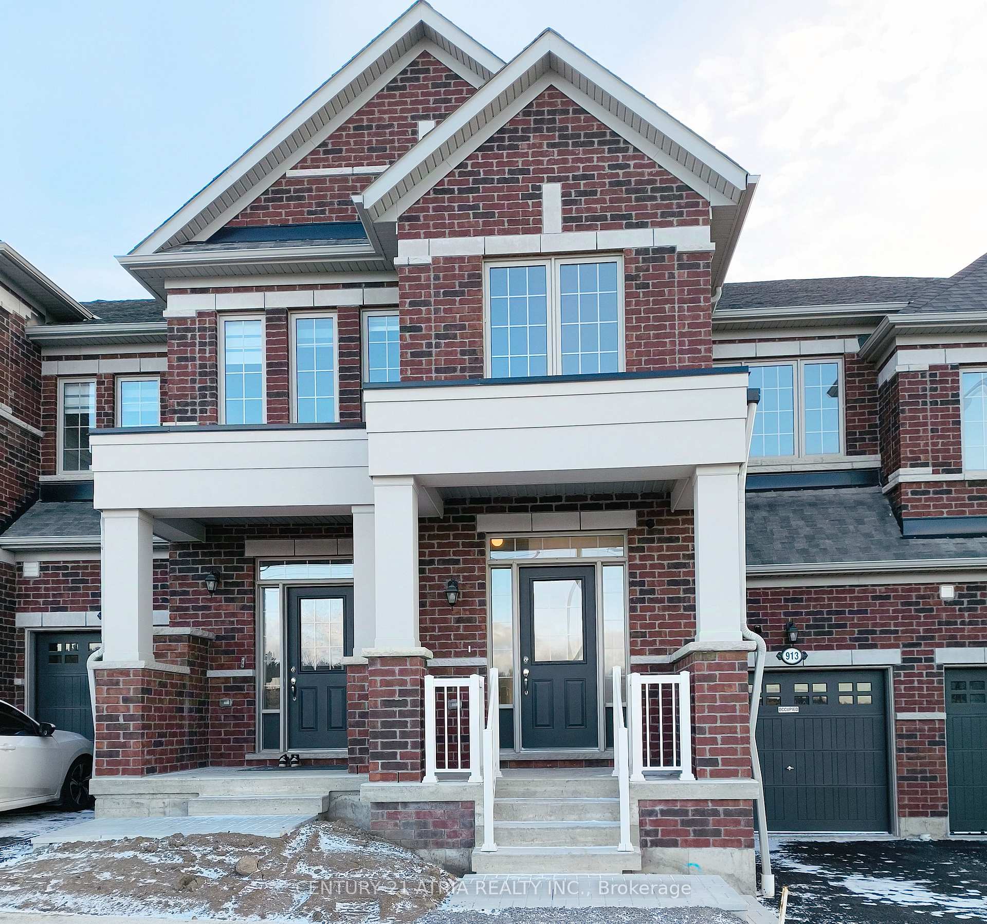 Front of 913 Elizabeth Mackenzie Drive
