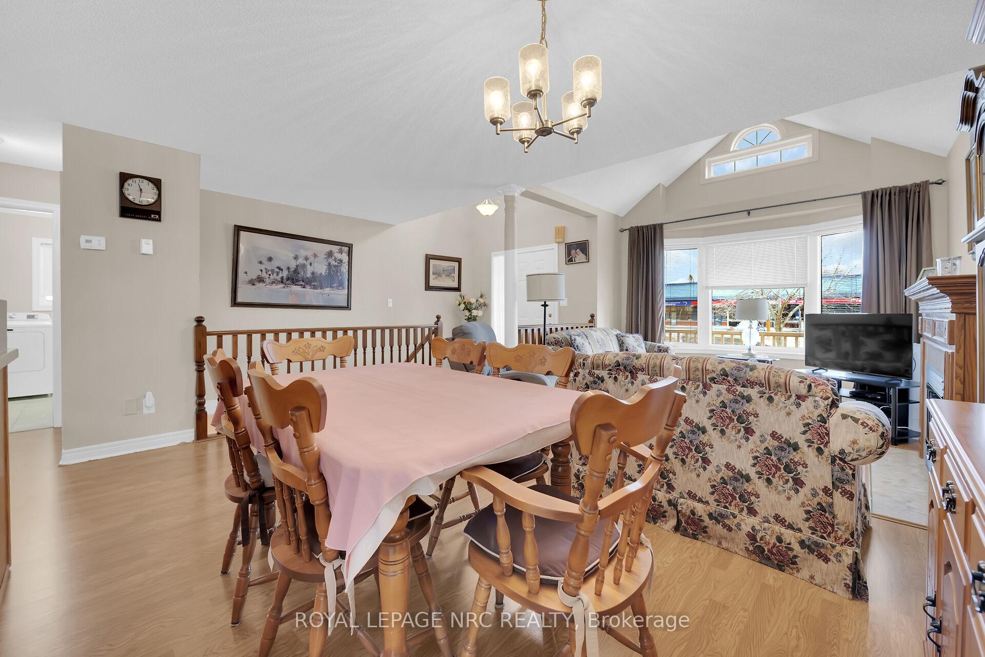 Photo 3 of 5 Macturnbull Drive, St. Catharines, Rykert/Vansickle — HOMEH