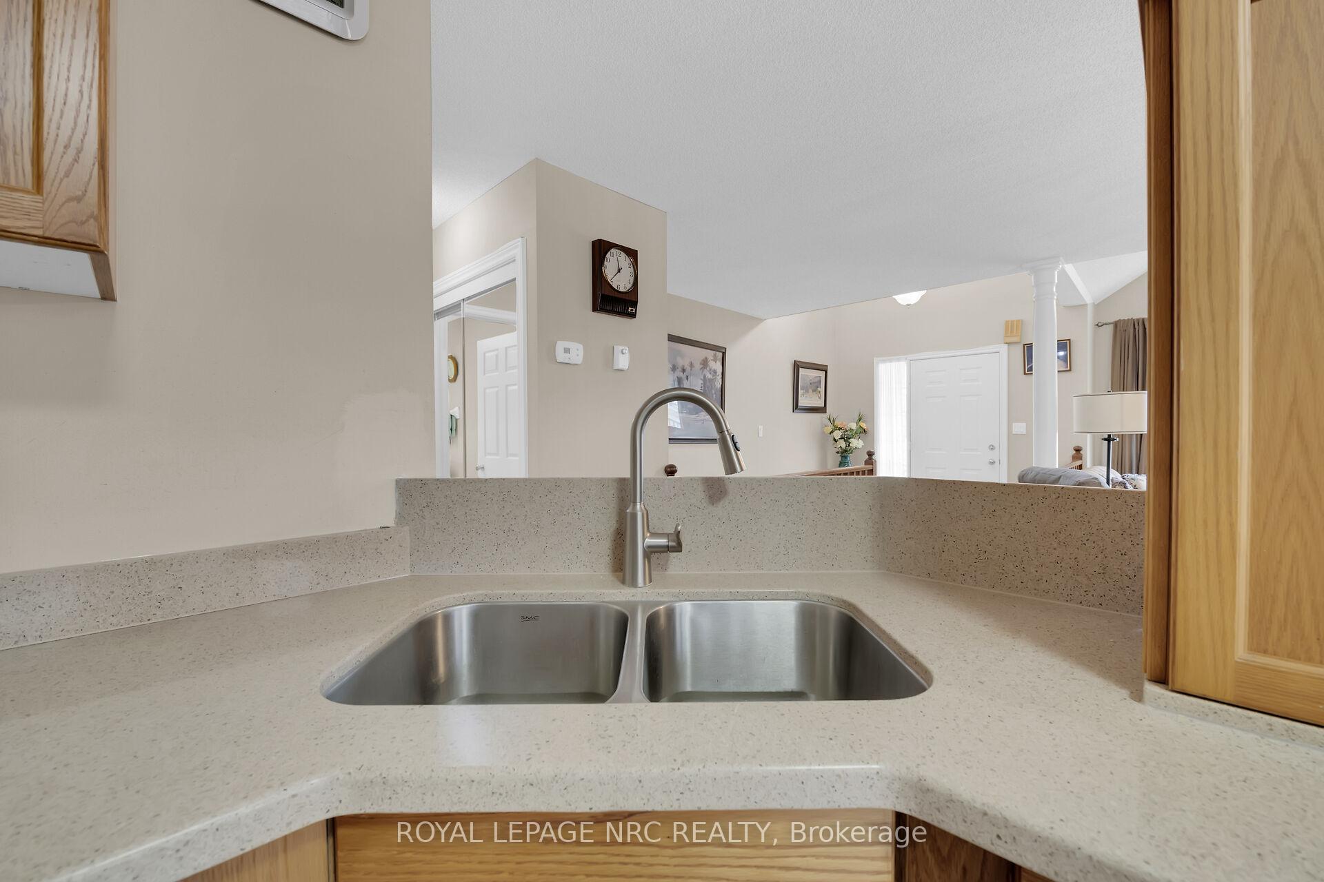 Photo 9 of 5 Macturnbull Drive, St. Catharines, Rykert/Vansickle — HOMEH