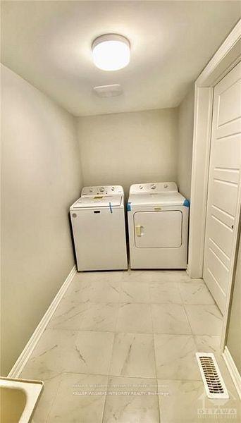 Photo 10 of 247 Atima Circle, Ottawa, Barrhaven - Half Moon Bay — HOMEH