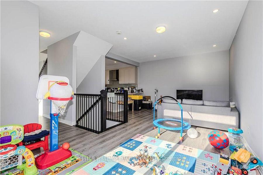 Photo 18 of 247 Atima Circle, Ottawa, Barrhaven - Half Moon Bay — HOMEH