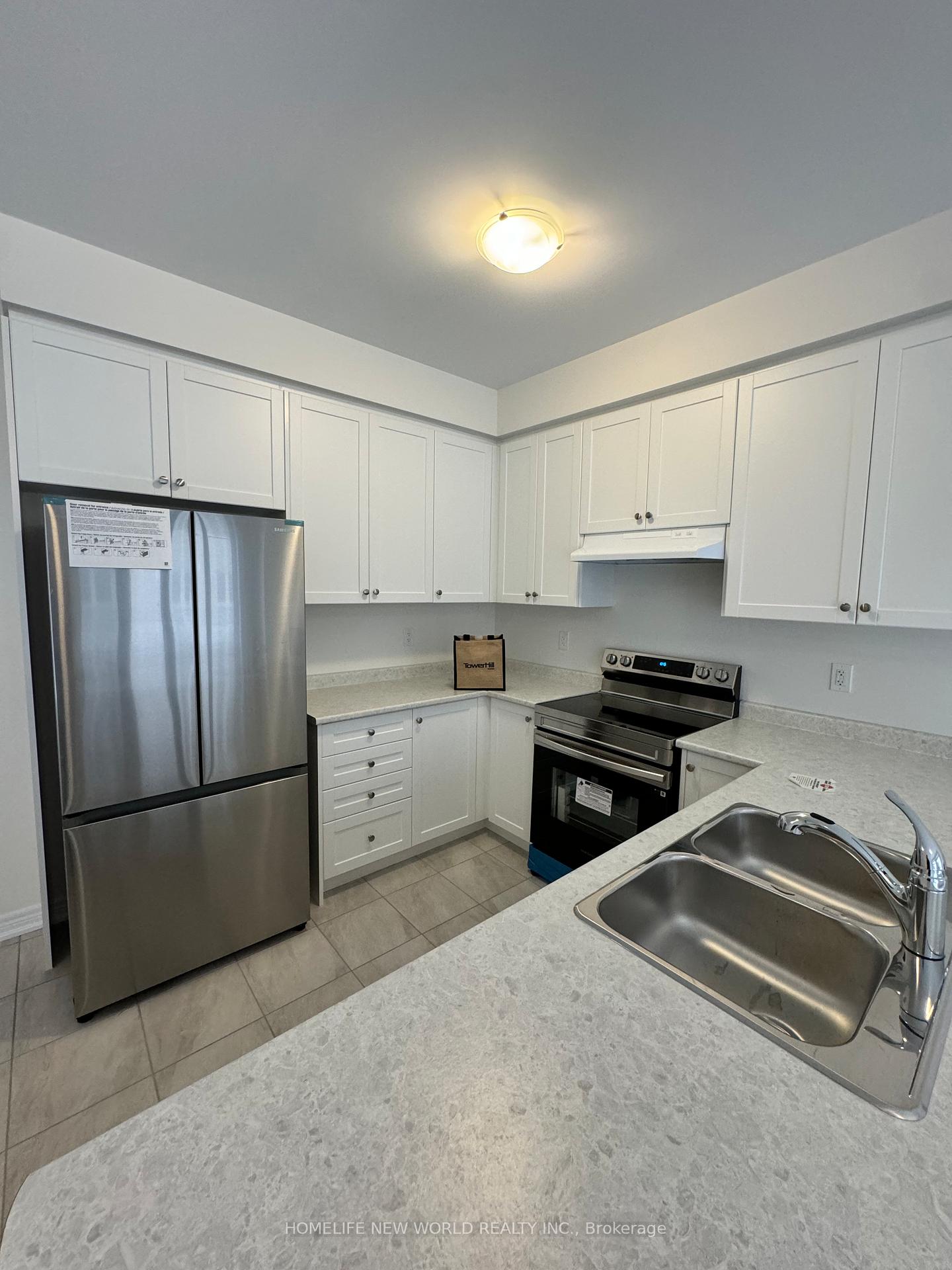 Photo 8 of 1008 Crowsnest Hollow, Pickering, Rural Pickering — HOMEH