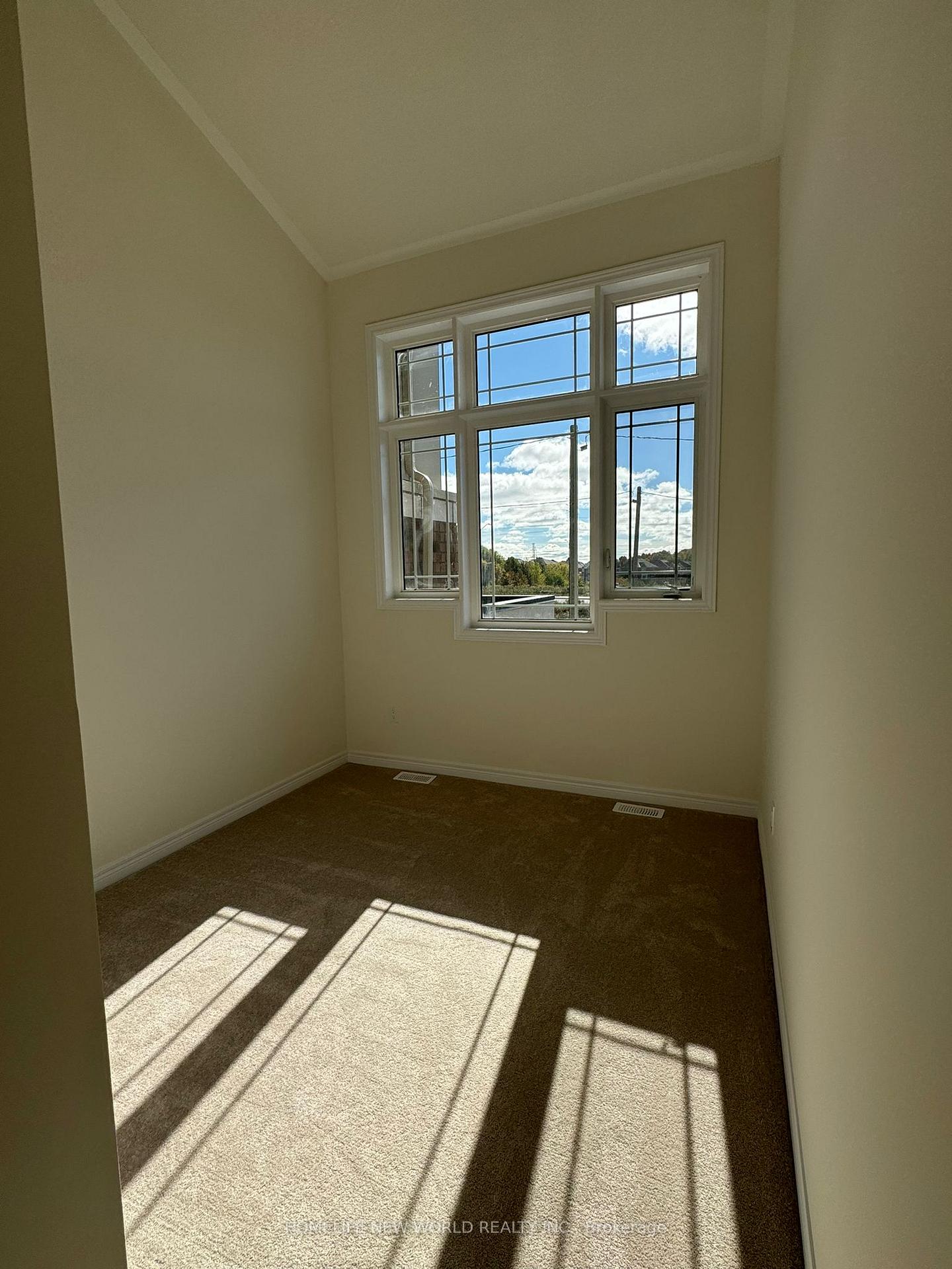 Photo 10 of 1008 Crowsnest Hollow, Pickering, Rural Pickering — HOMEH