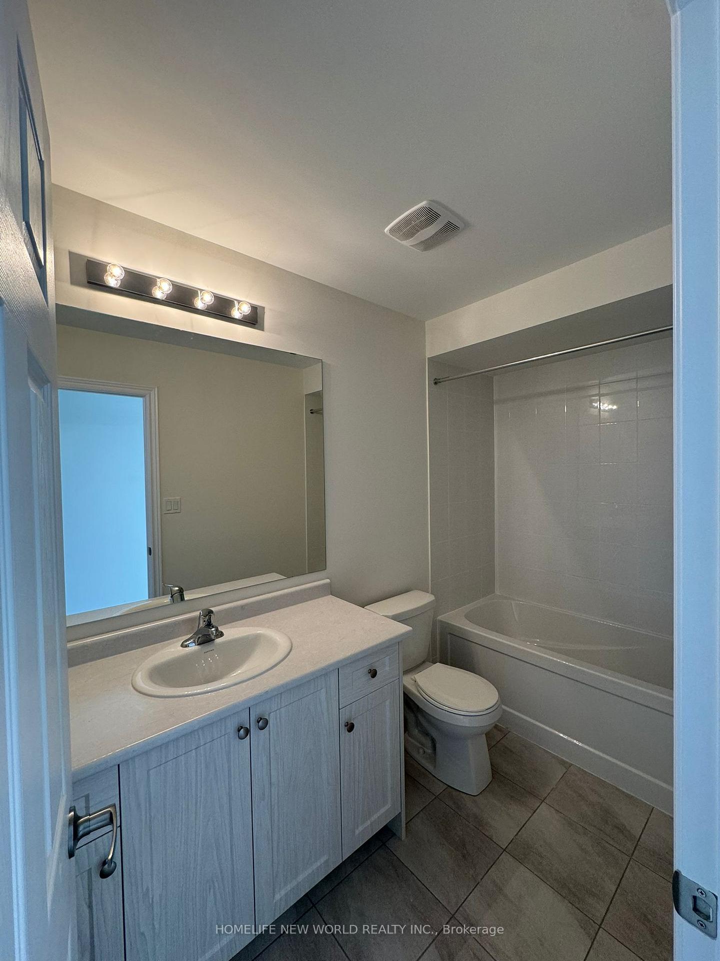 Photo 3 of 1008 Crowsnest Hollow, Pickering, Rural Pickering — HOMEH