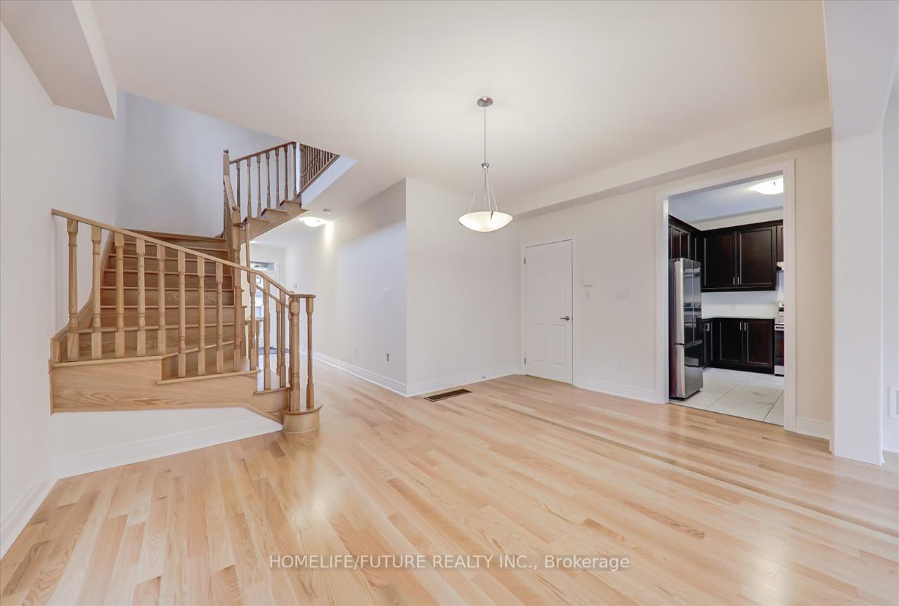 Photo 4 of 6 Yarl Drive, Markham, Middlefield — HOMEH