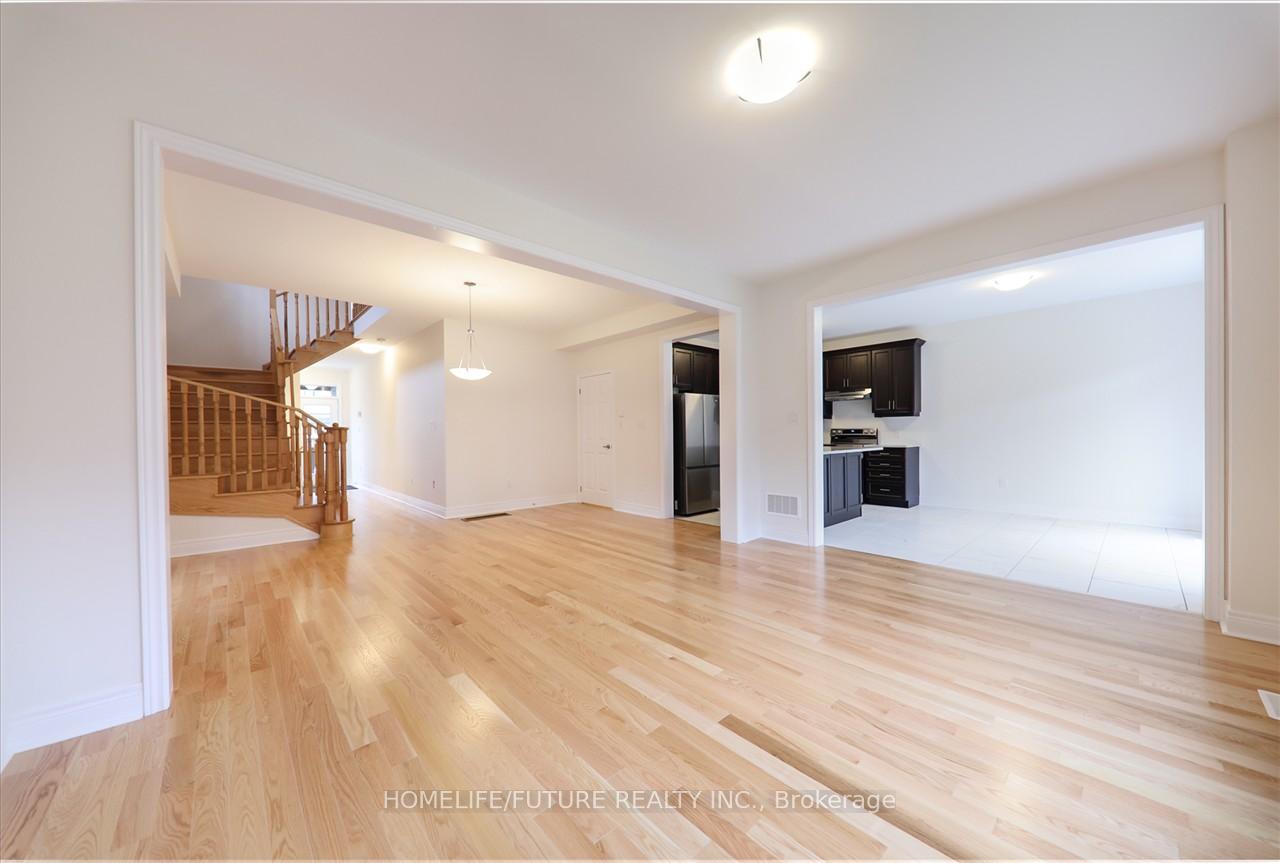 Photo 9 of 6 Yarl Drive, Markham, Middlefield — HOMEH