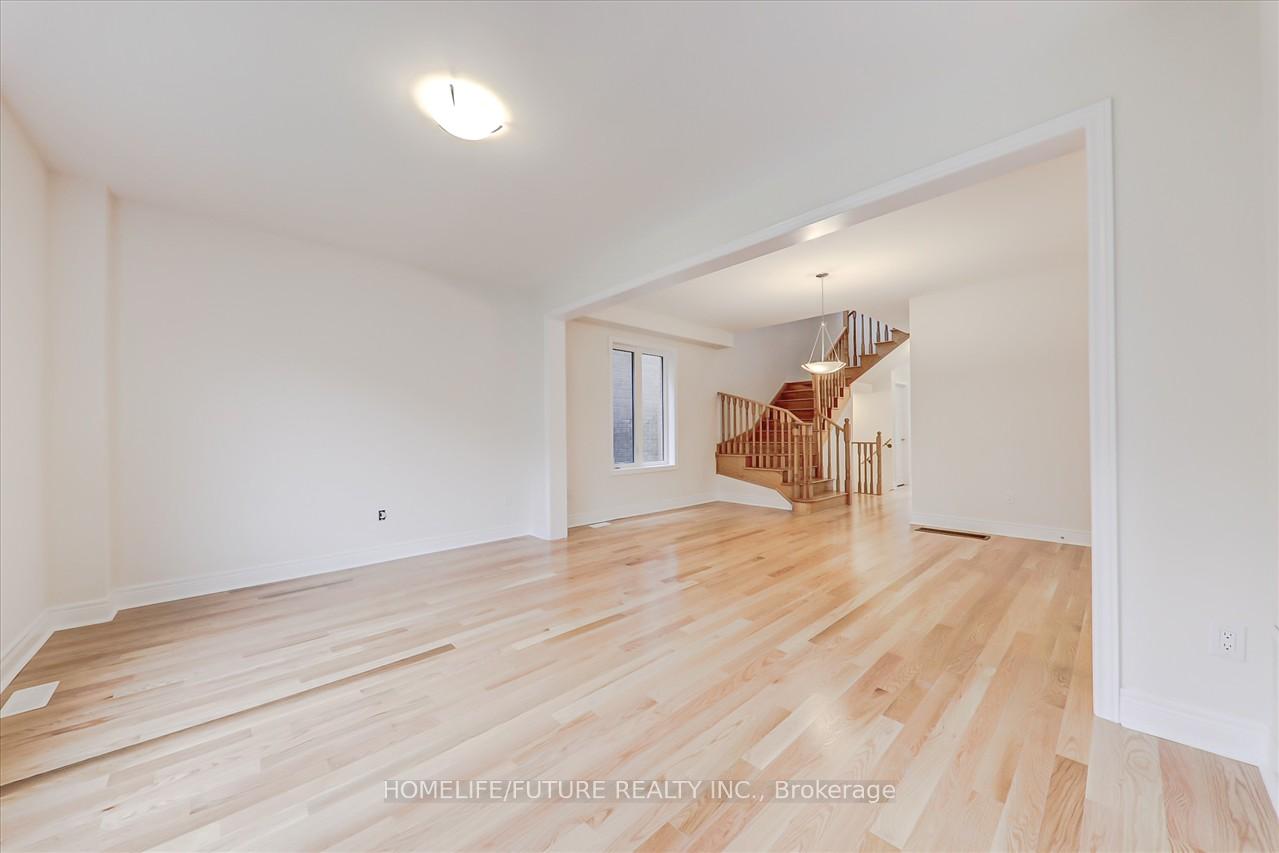 Photo 7 of 6 Yarl Drive, Markham, Middlefield — HOMEH