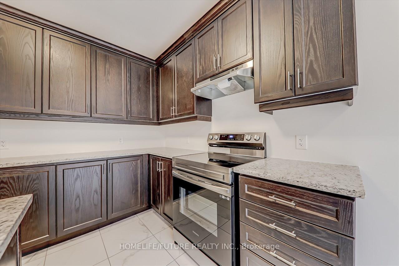 Photo 13 of 6 Yarl Drive, Markham, Middlefield — HOMEH
