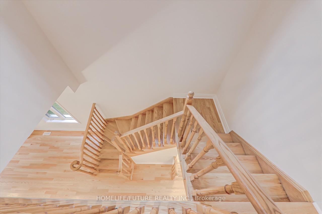 Photo 17 of 6 Yarl Drive, Markham, Middlefield — HOMEH