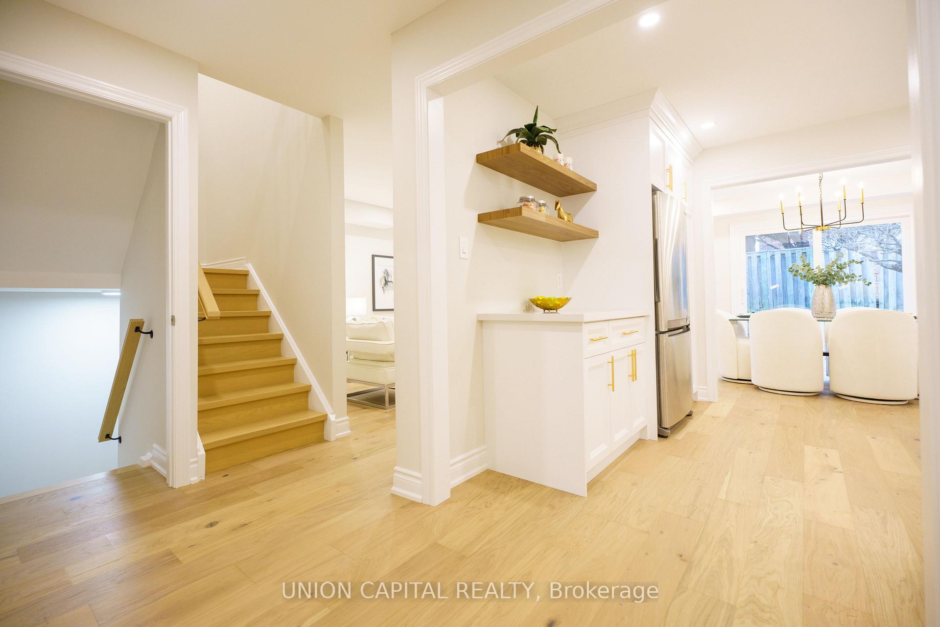 Photo 4 of 163 Joanna Crescent, Vaughan, Crestwood-Springfarm-Yorkhill — HOMEH