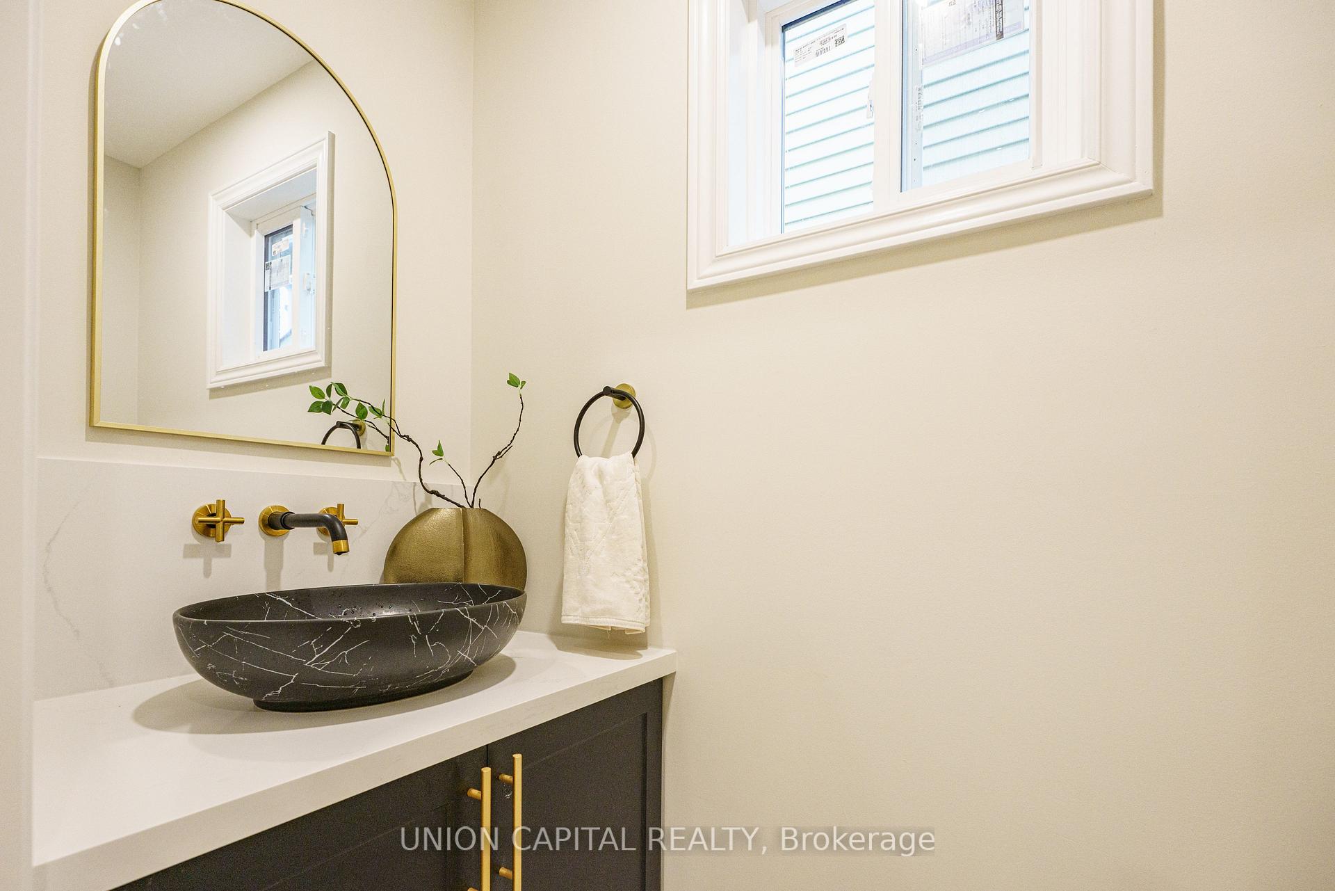Photo 15 of 163 Joanna Crescent, Vaughan, Crestwood-Springfarm-Yorkhill — HOMEH