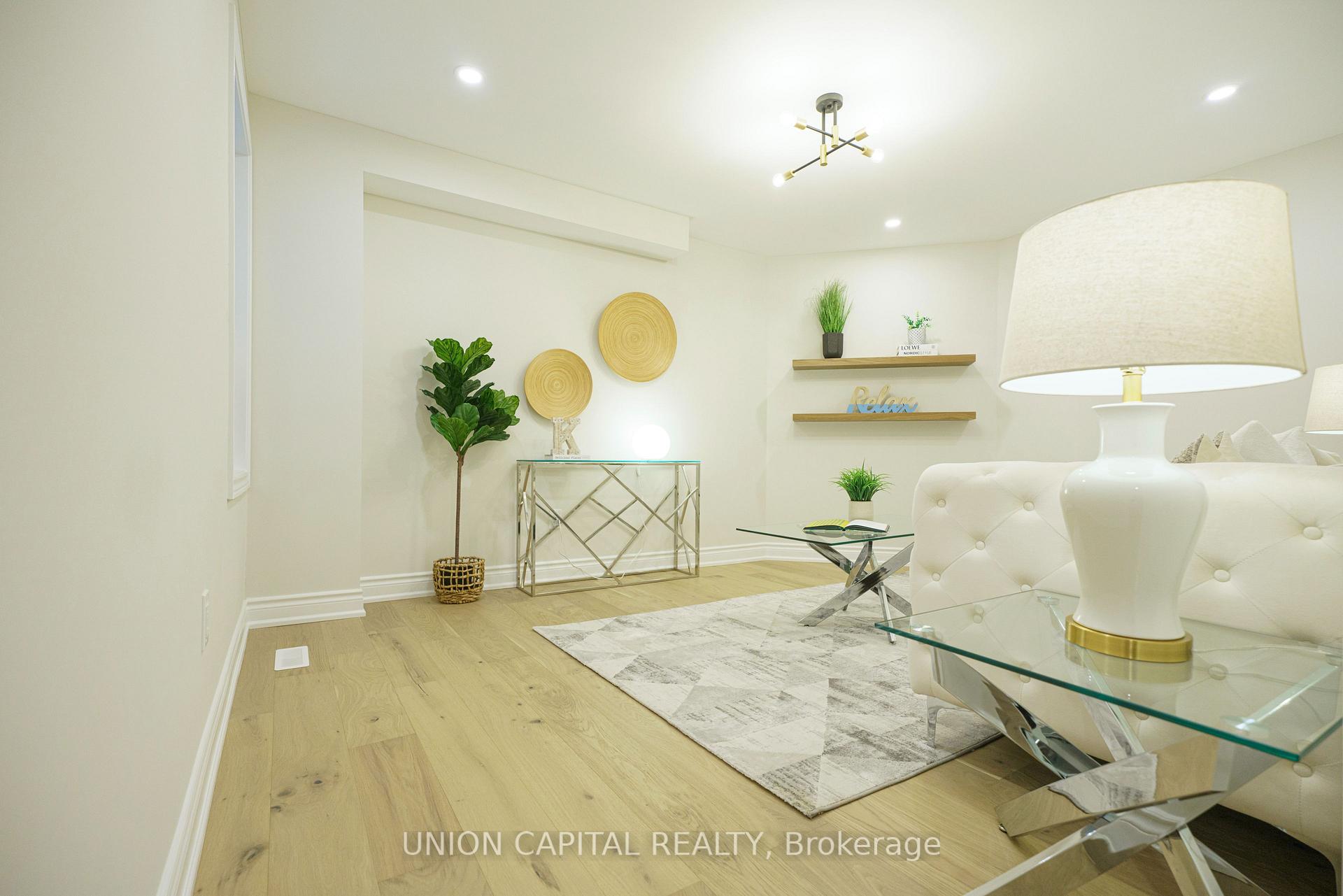 Photo 5 of 163 Joanna Crescent, Vaughan, Crestwood-Springfarm-Yorkhill — HOMEH