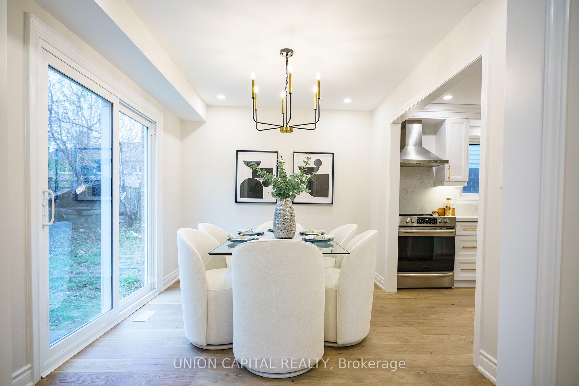 Photo 10 of 163 Joanna Crescent, Vaughan, Crestwood-Springfarm-Yorkhill — HOMEH