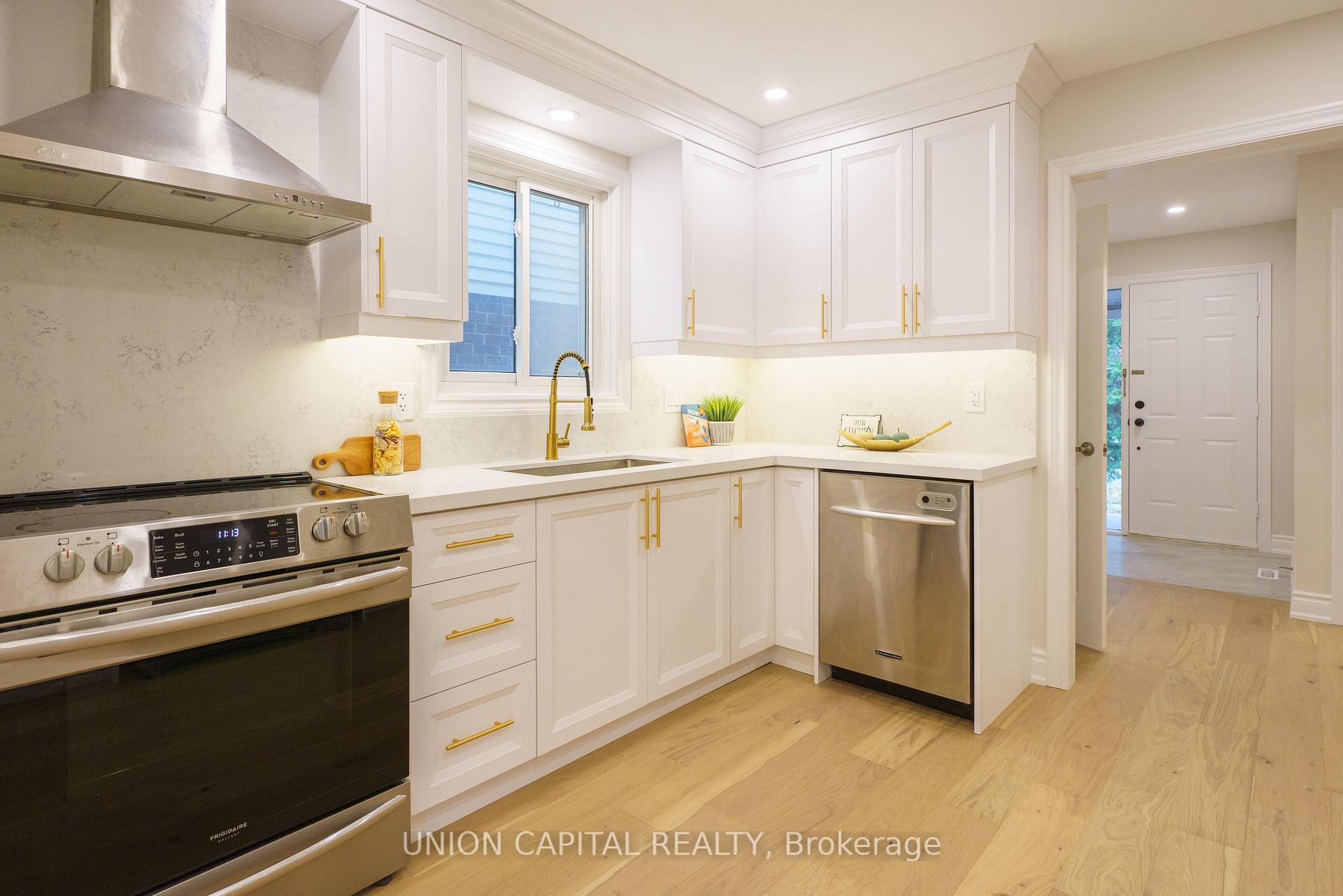 Photo 2 of 163 Joanna Crescent, Vaughan, Crestwood-Springfarm-Yorkhill — HOMEH