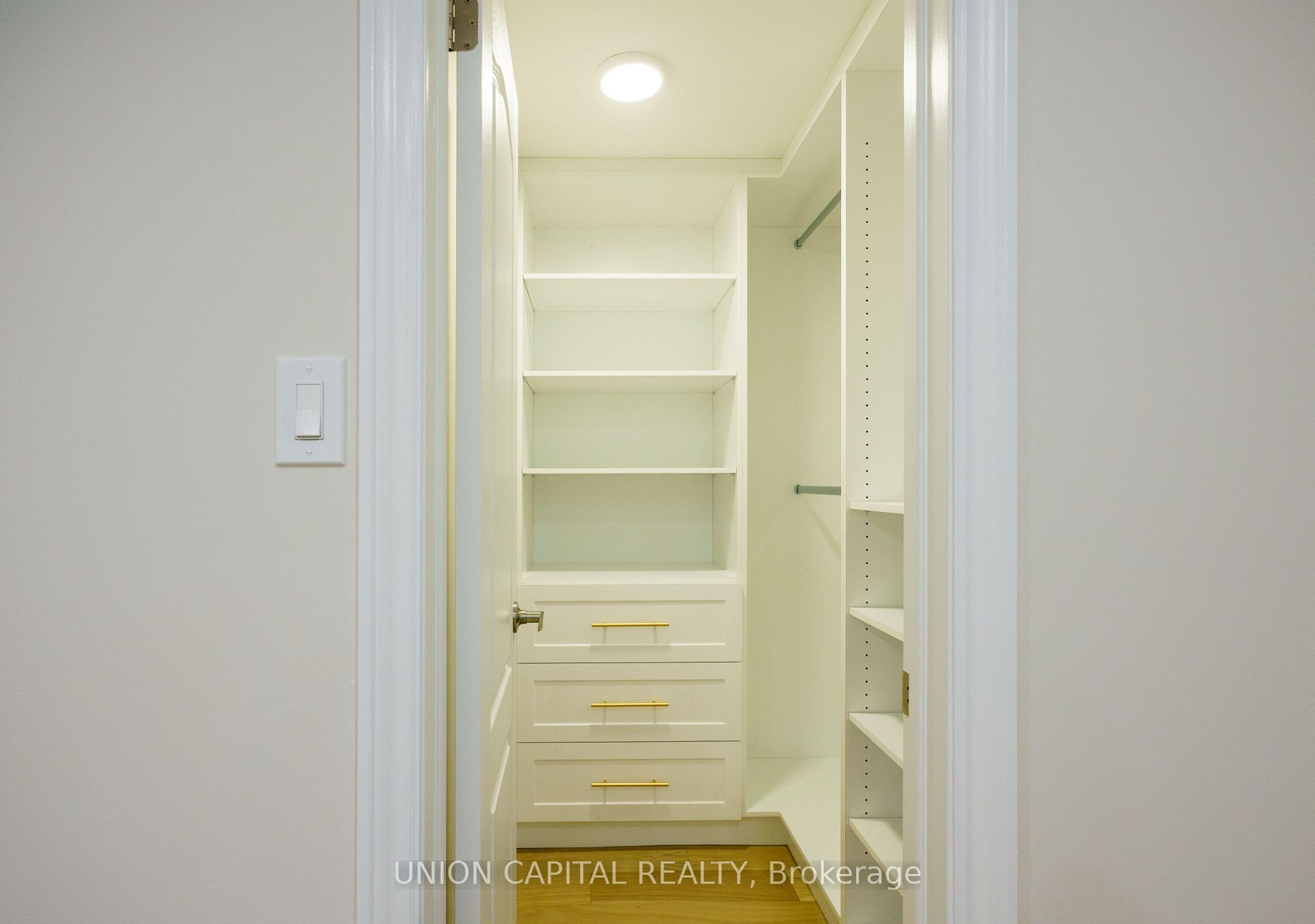 Photo 7 of 163 Joanna Crescent, Vaughan, Crestwood-Springfarm-Yorkhill — HOMEH
