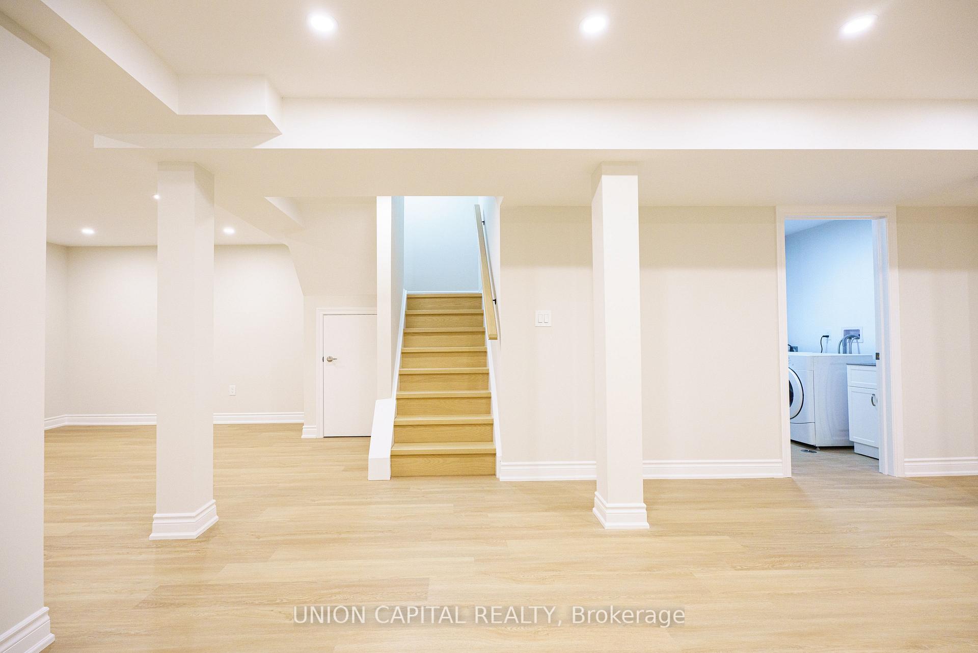 Photo 17 of 163 Joanna Crescent, Vaughan, Crestwood-Springfarm-Yorkhill — HOMEH