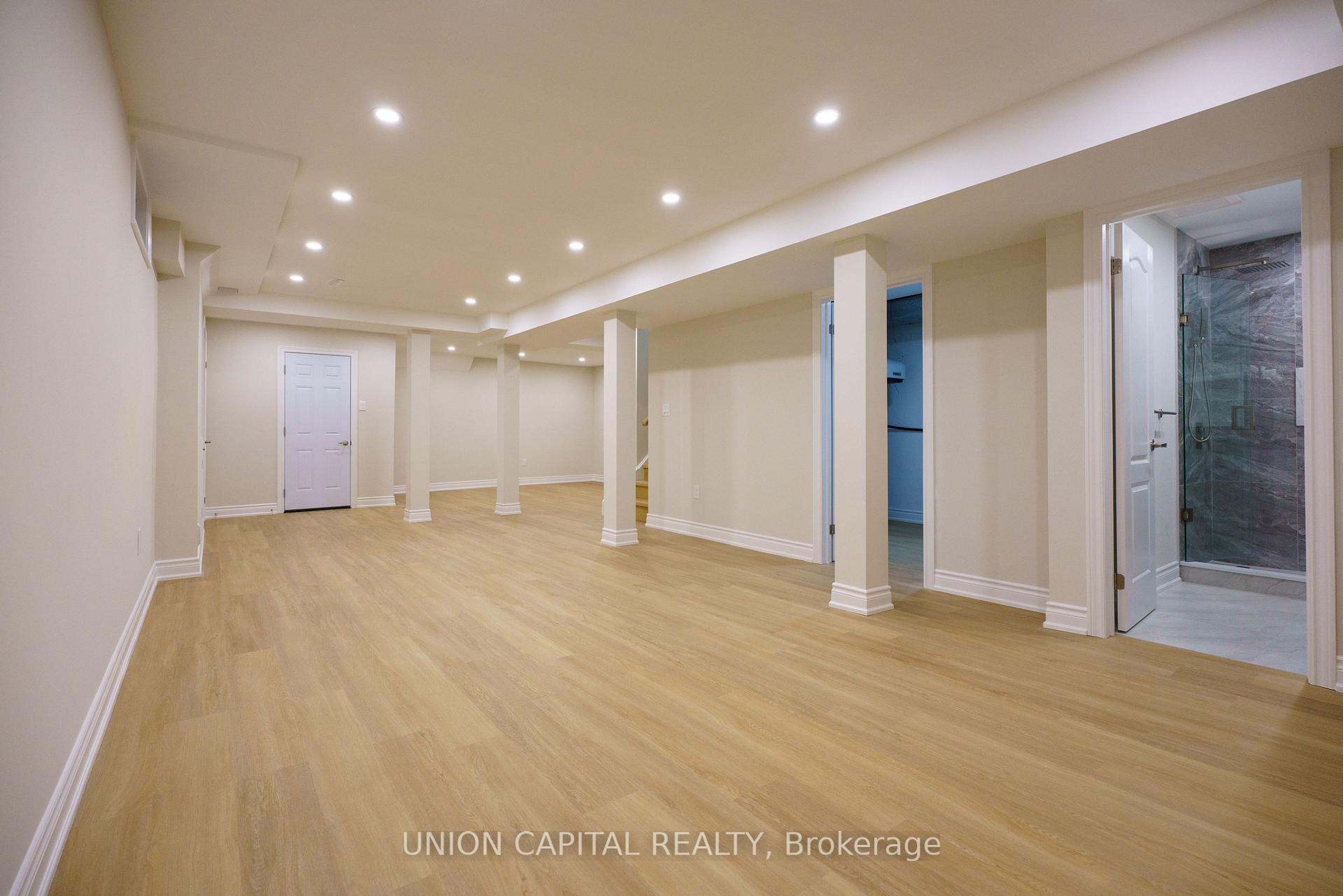 Photo 13 of 163 Joanna Crescent, Vaughan, Crestwood-Springfarm-Yorkhill — HOMEH