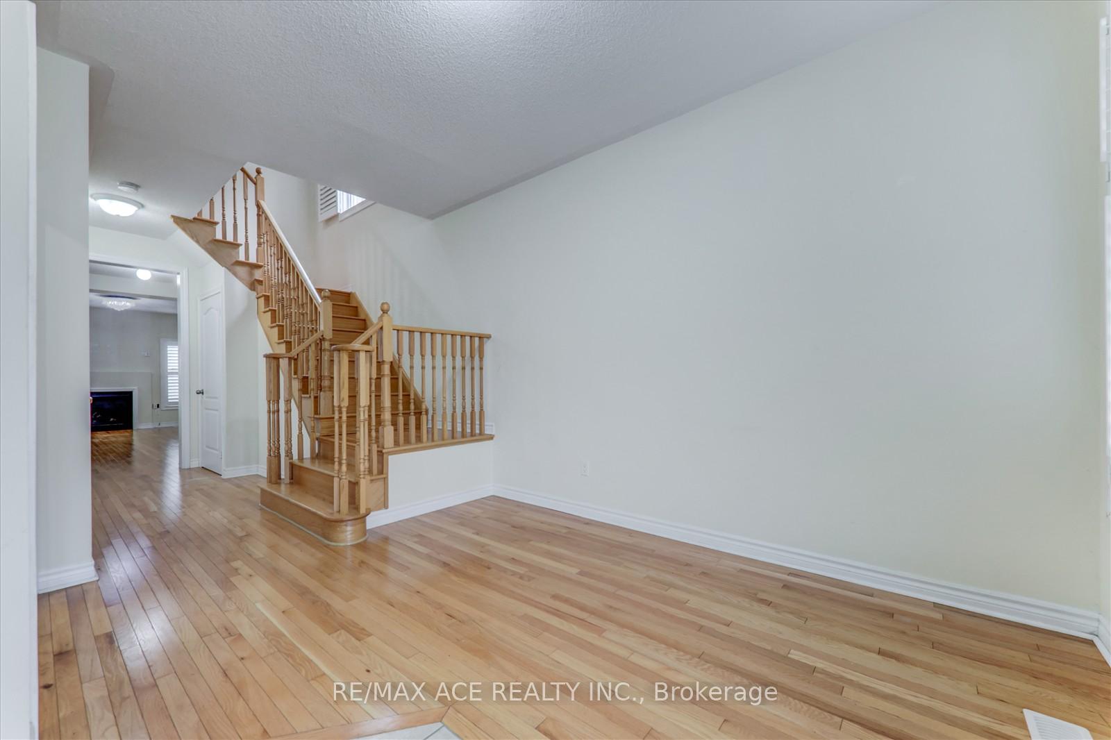 Photo 6 of 1566 Dusty Drive, Pickering, Duffin Heights — HOMEH