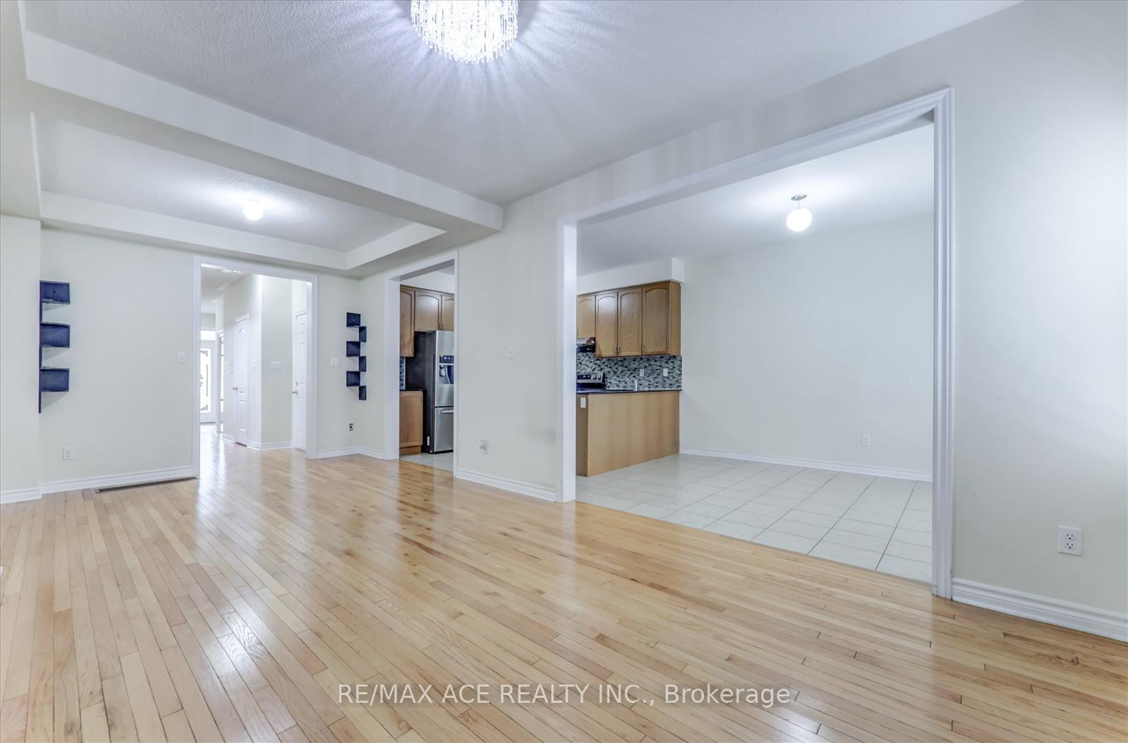 Photo 5 of 1566 Dusty Drive, Pickering, Duffin Heights — HOMEH