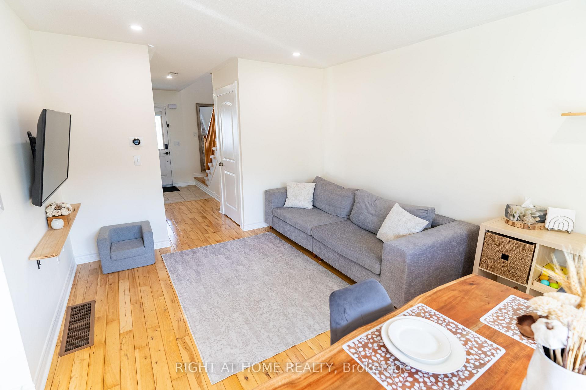 Photo 5 of 150 Argent Street, Clarington, Bowmanville — HOMEH