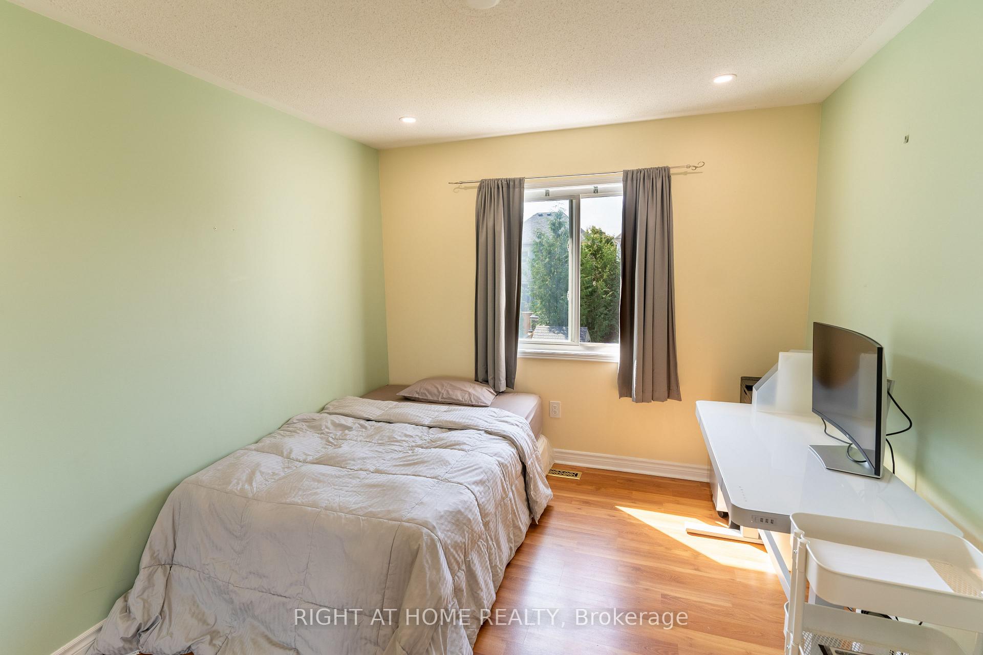Photo 24 of 150 Argent Street, Clarington, Bowmanville — HOMEH