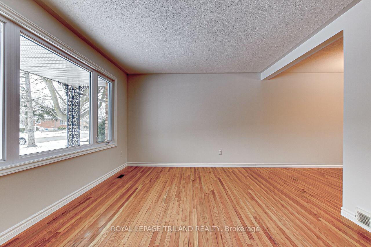 Photo 12 of 18 Leger Avenue, St. Thomas — HOMEH