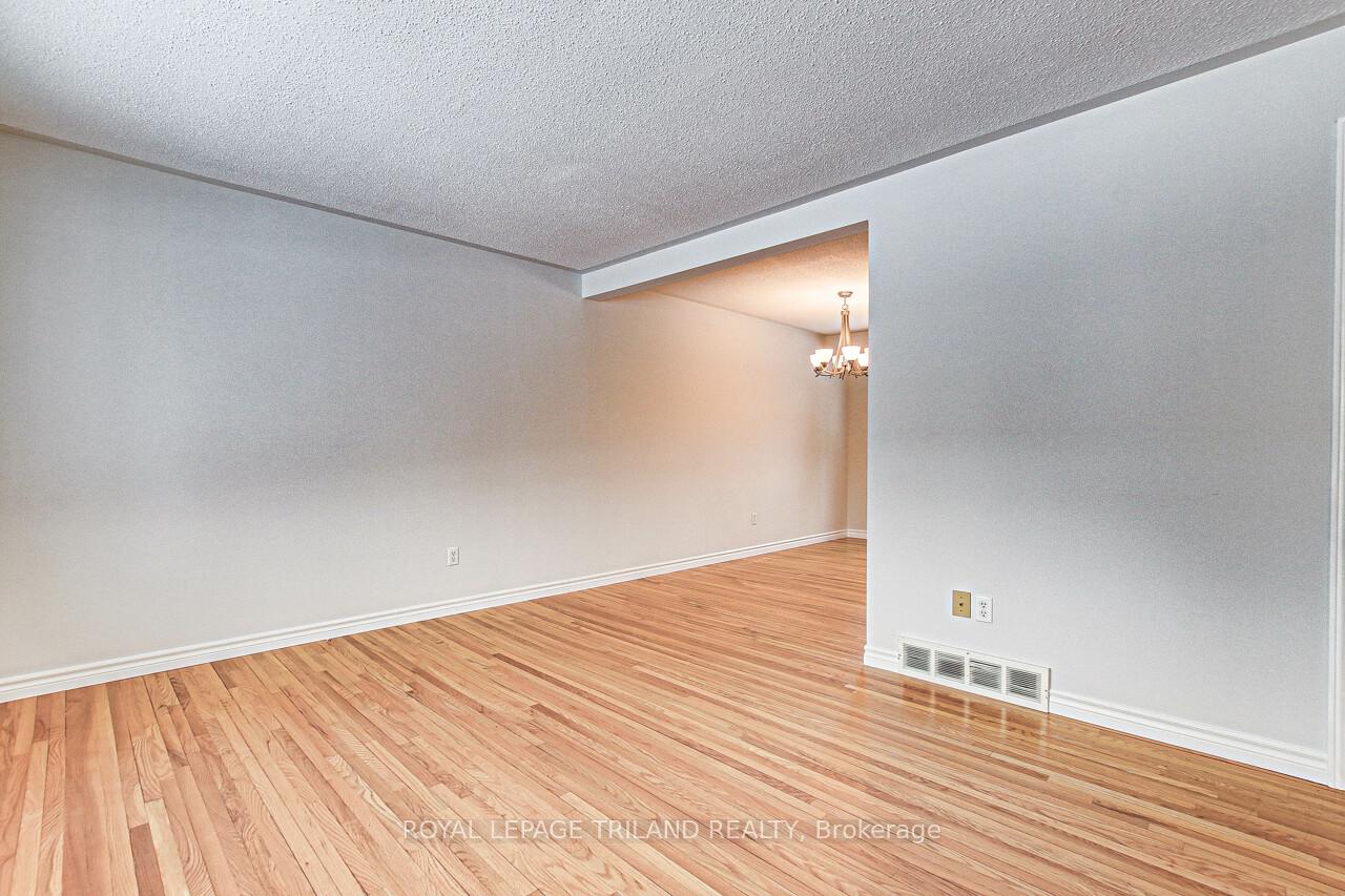 Photo 4 of 18 Leger Avenue, St. Thomas — HOMEH