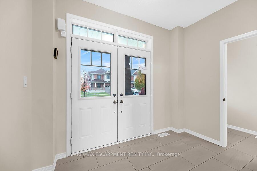 Photo 4 of 87 Larry Crescent, Haldimand — HOMEH