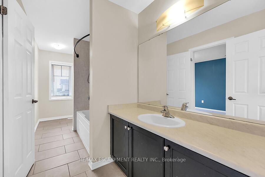 Photo 28 of 87 Larry Crescent, Haldimand — HOMEH
