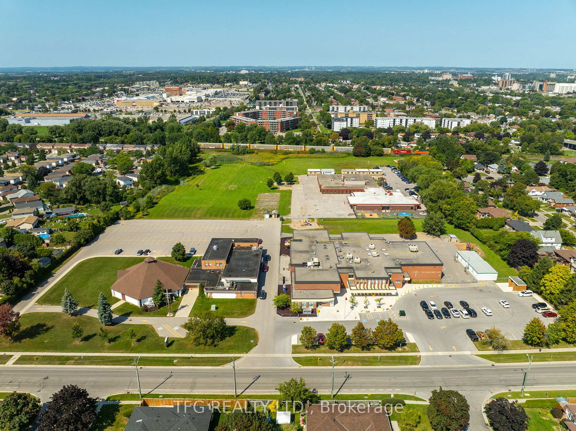 Photo 35 of 525 Laval Street, Oshawa, Vanier — HOMEH