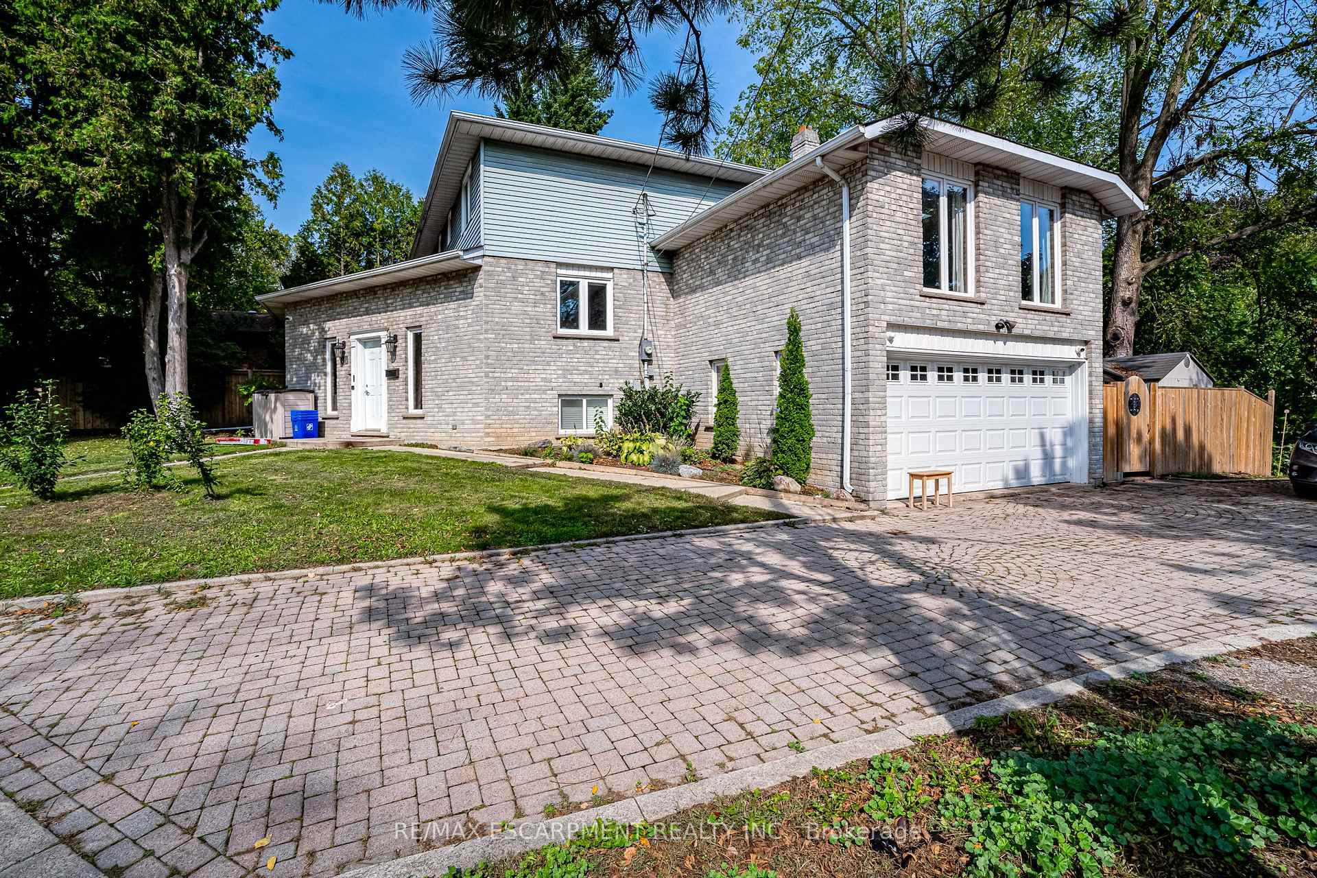 Photo 1 of 82 Osler Drive, Hamilton, Dundas — HOMEH