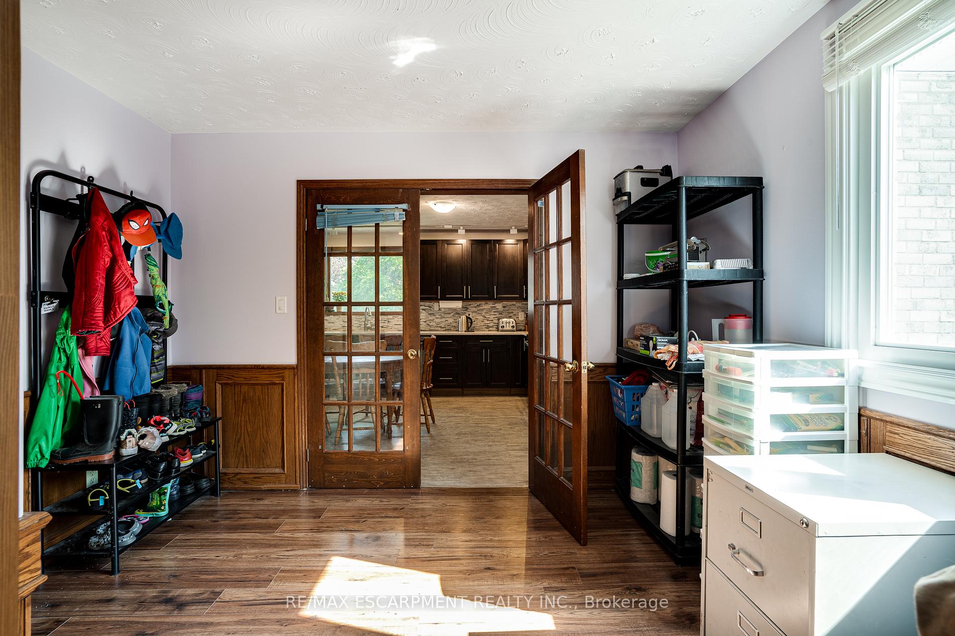 Photo 4 of 82 Osler Drive, Hamilton, Dundas — HOMEH