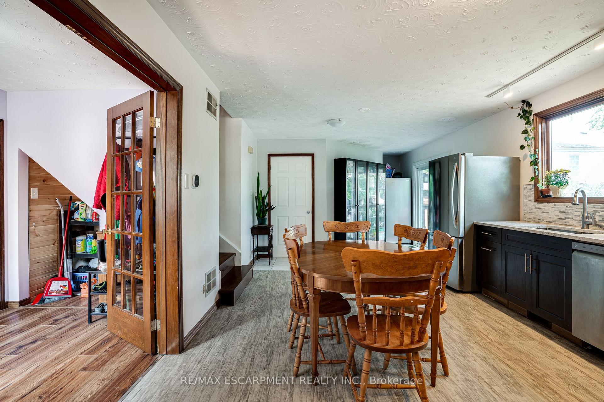 Photo 10 of 82 Osler Drive, Hamilton, Dundas — HOMEH