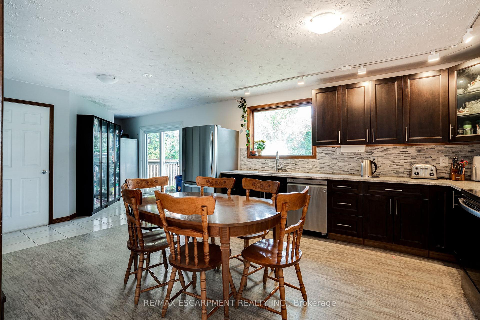 Photo 5 of 82 Osler Drive, Hamilton, Dundas — HOMEH