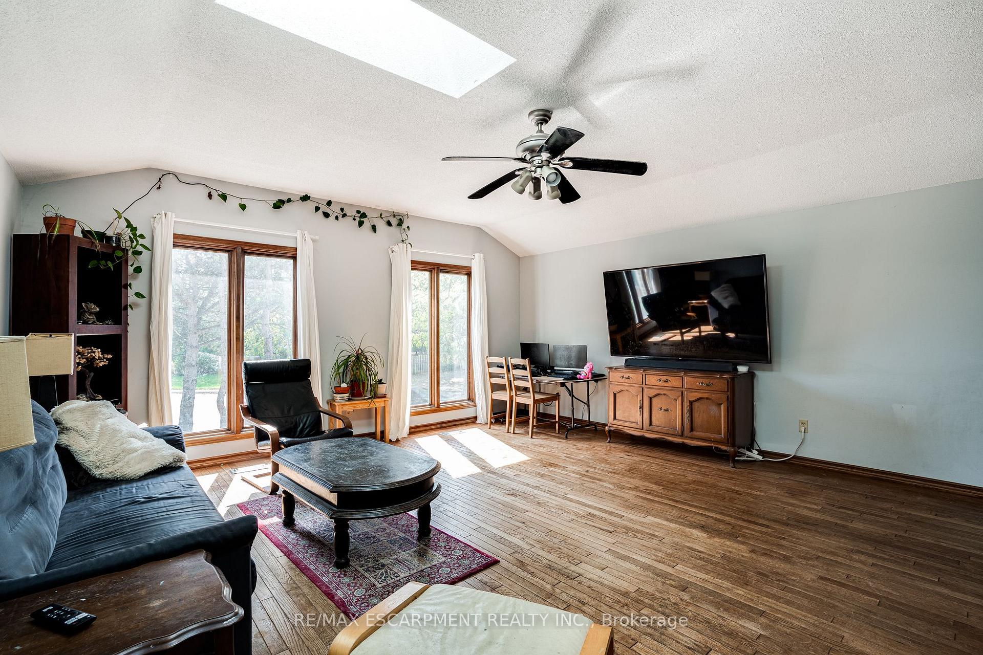Photo 19 of 82 Osler Drive, Hamilton, Dundas — HOMEH