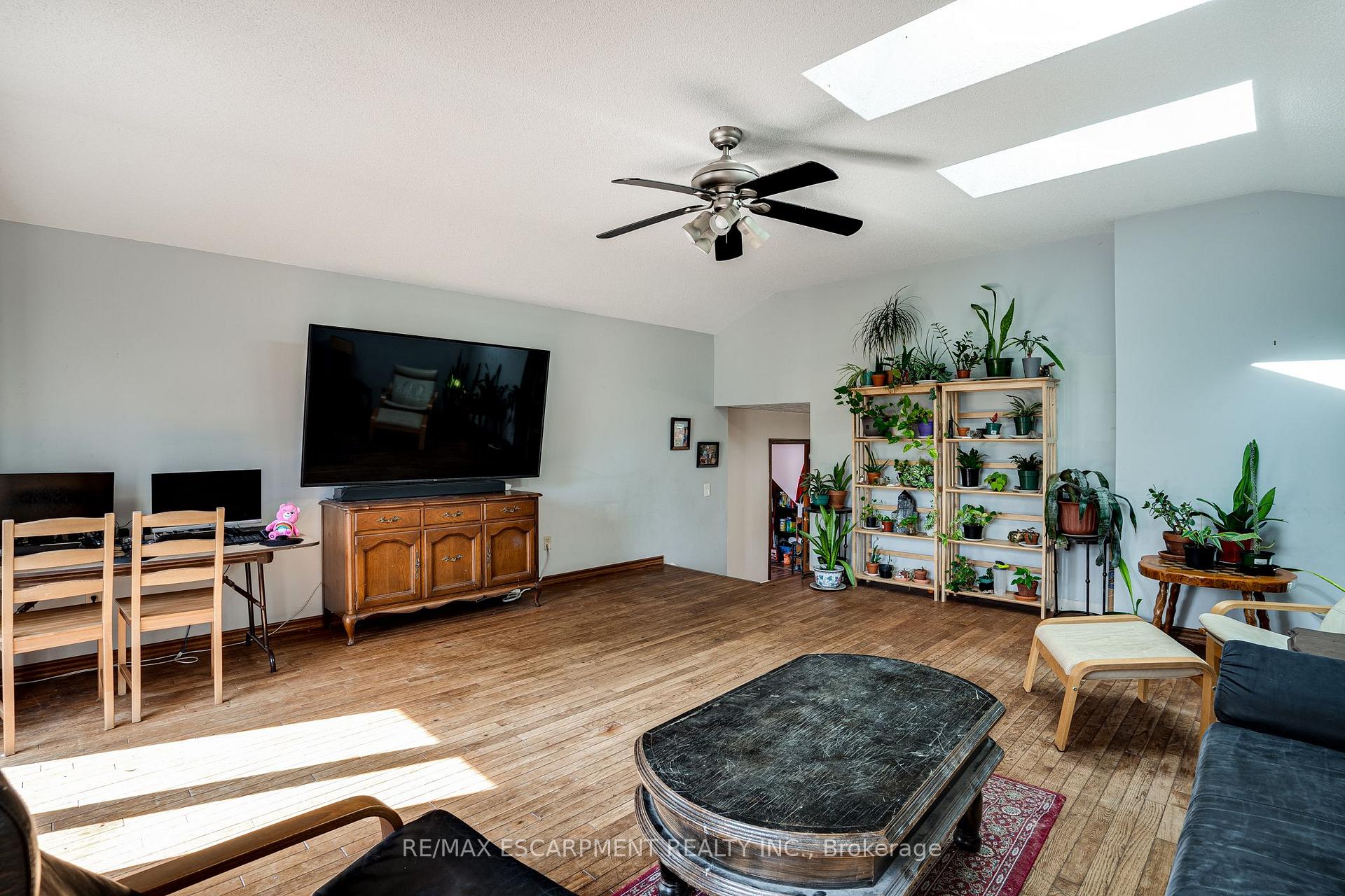 Photo 22 of 82 Osler Drive, Hamilton, Dundas — HOMEH
