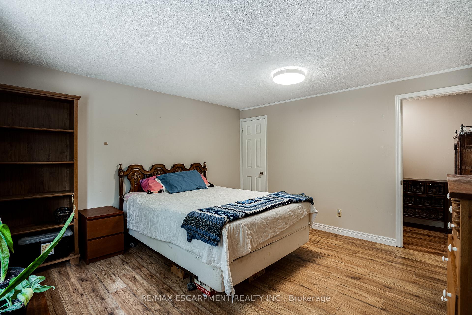Photo 16 of 82 Osler Drive, Hamilton, Dundas — HOMEH
