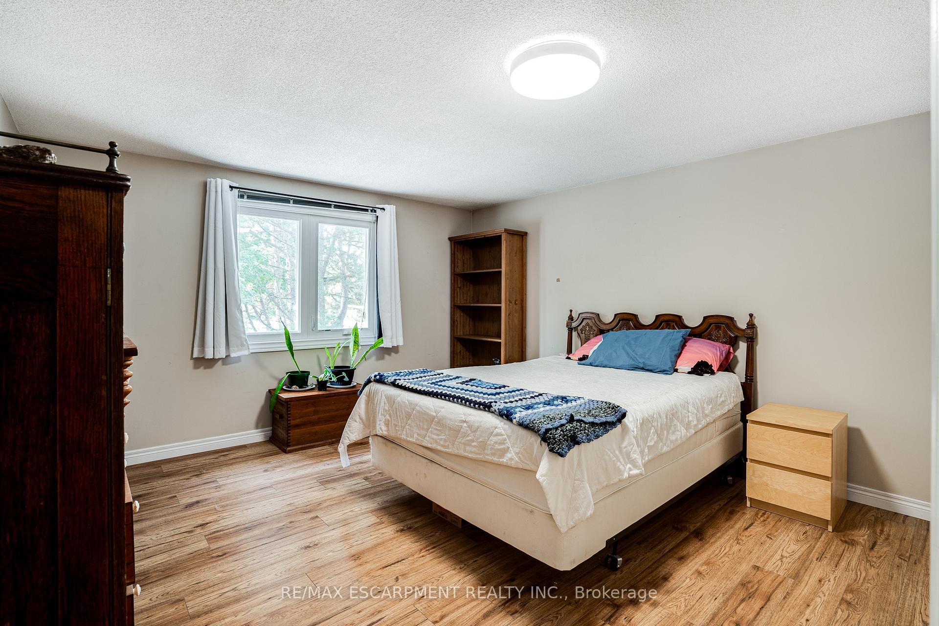 Photo 7 of 82 Osler Drive, Hamilton, Dundas — HOMEH