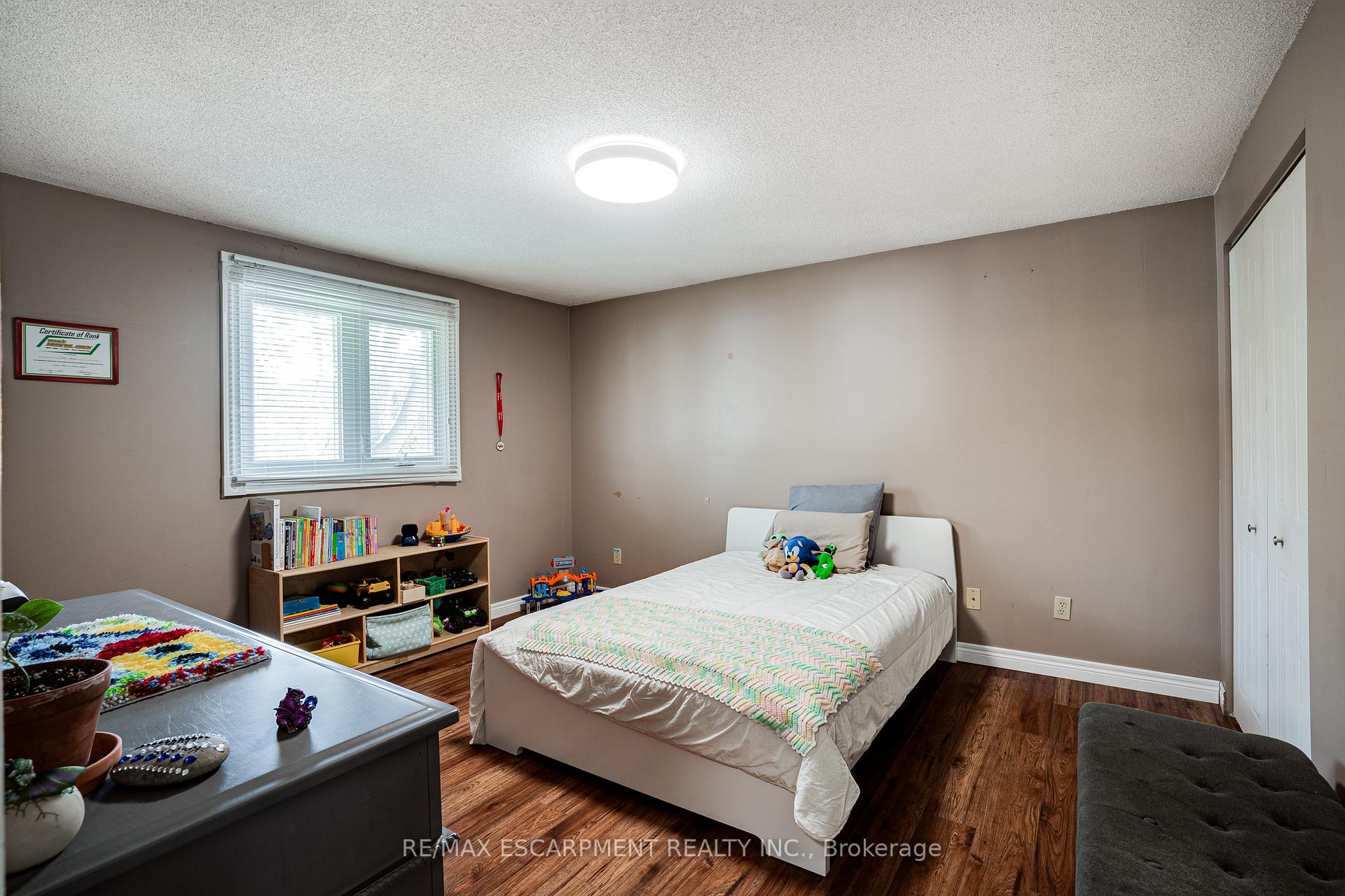 Photo 9 of 82 Osler Drive, Hamilton, Dundas — HOMEH