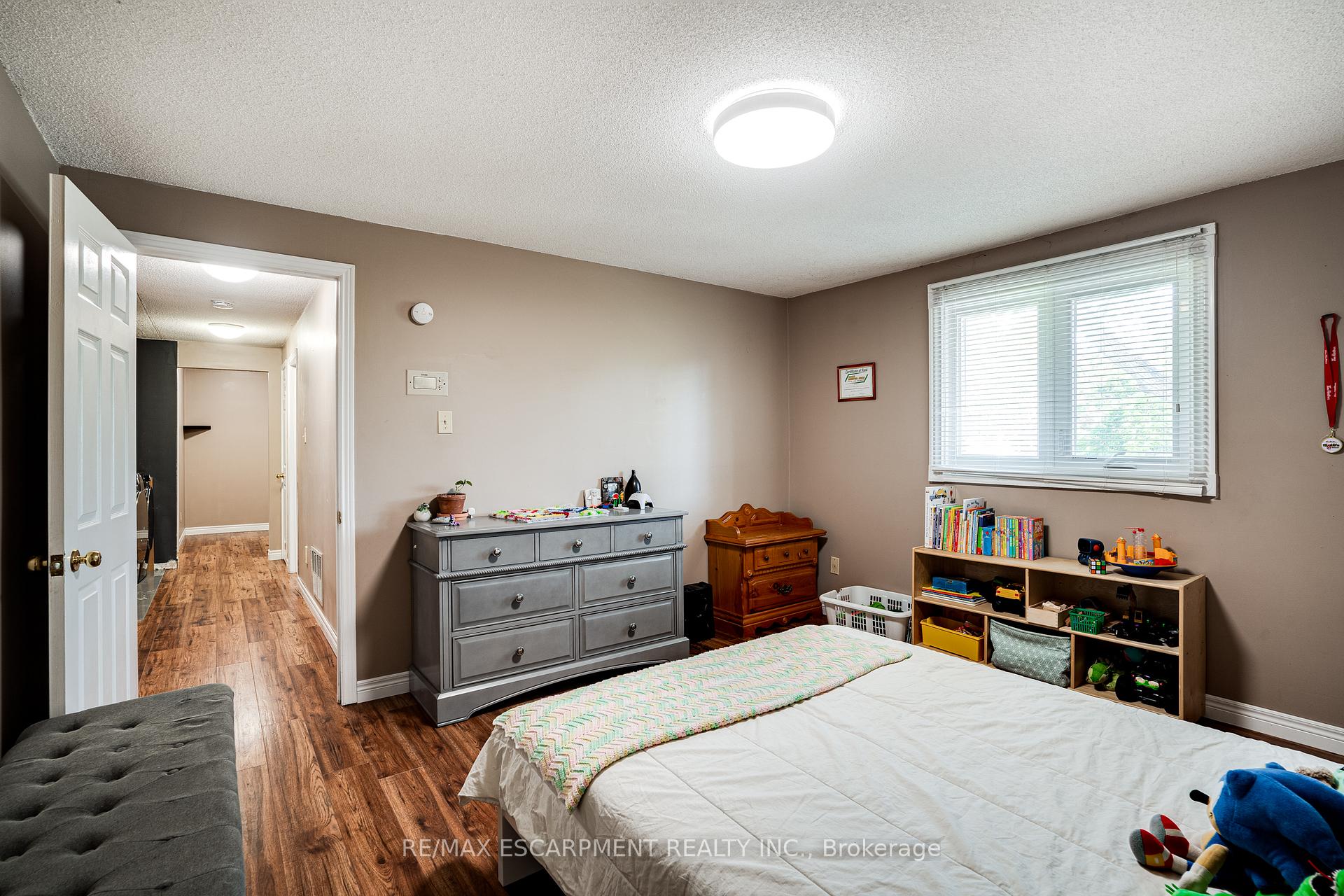 Photo 18 of 82 Osler Drive, Hamilton, Dundas — HOMEH