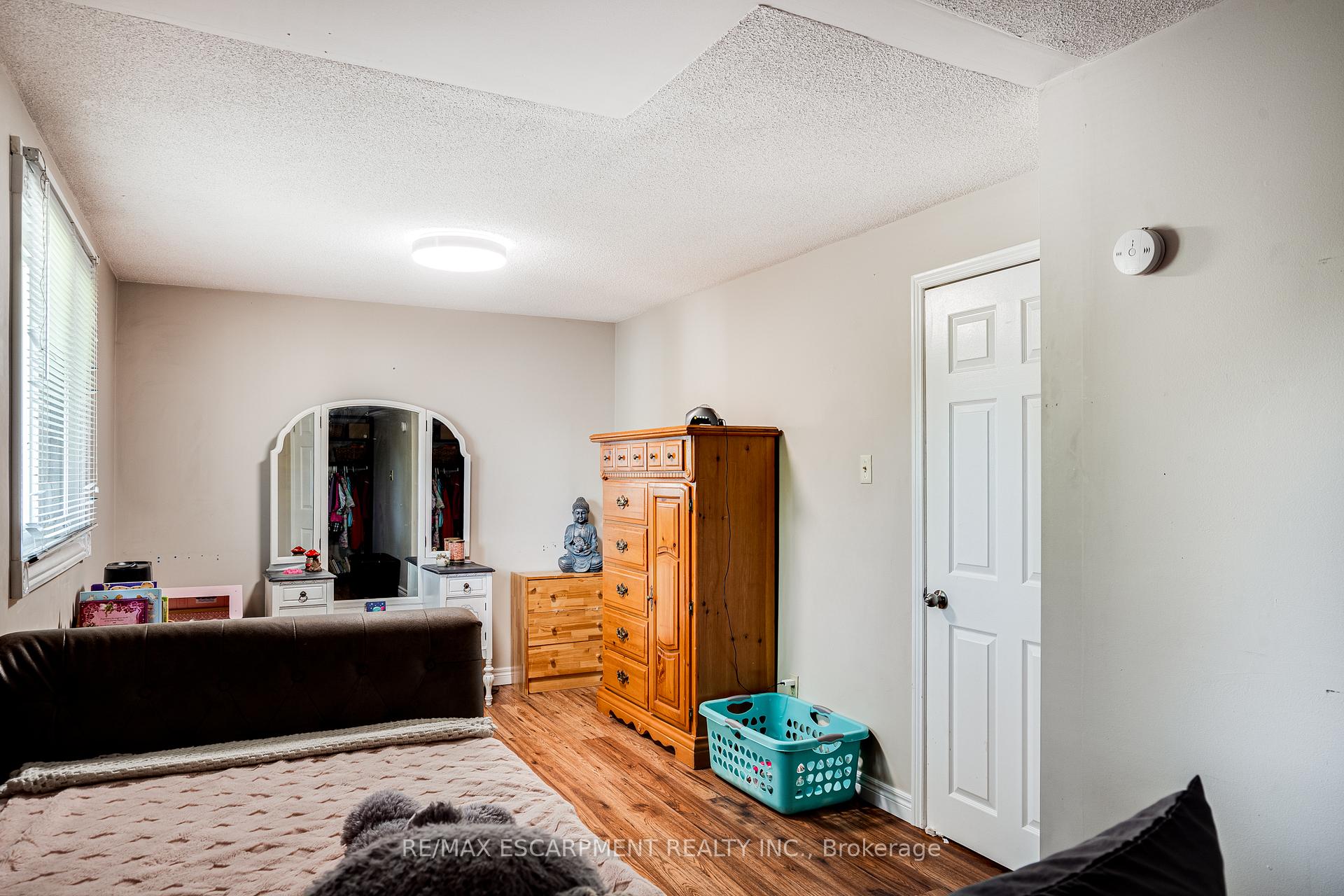Photo 11 of 82 Osler Drive, Hamilton, Dundas — HOMEH