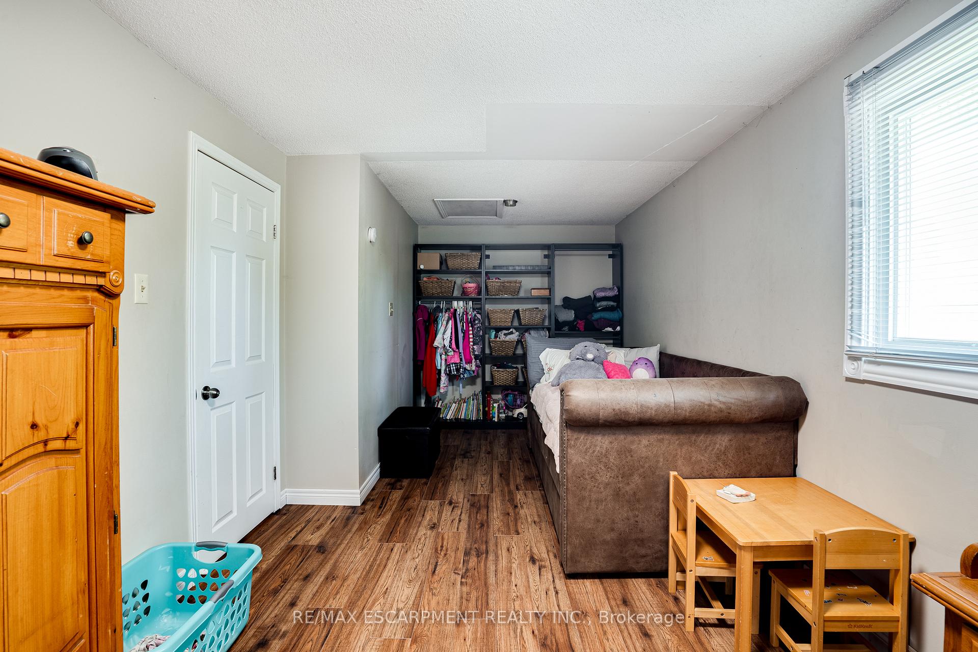 Photo 15 of 82 Osler Drive, Hamilton, Dundas — HOMEH