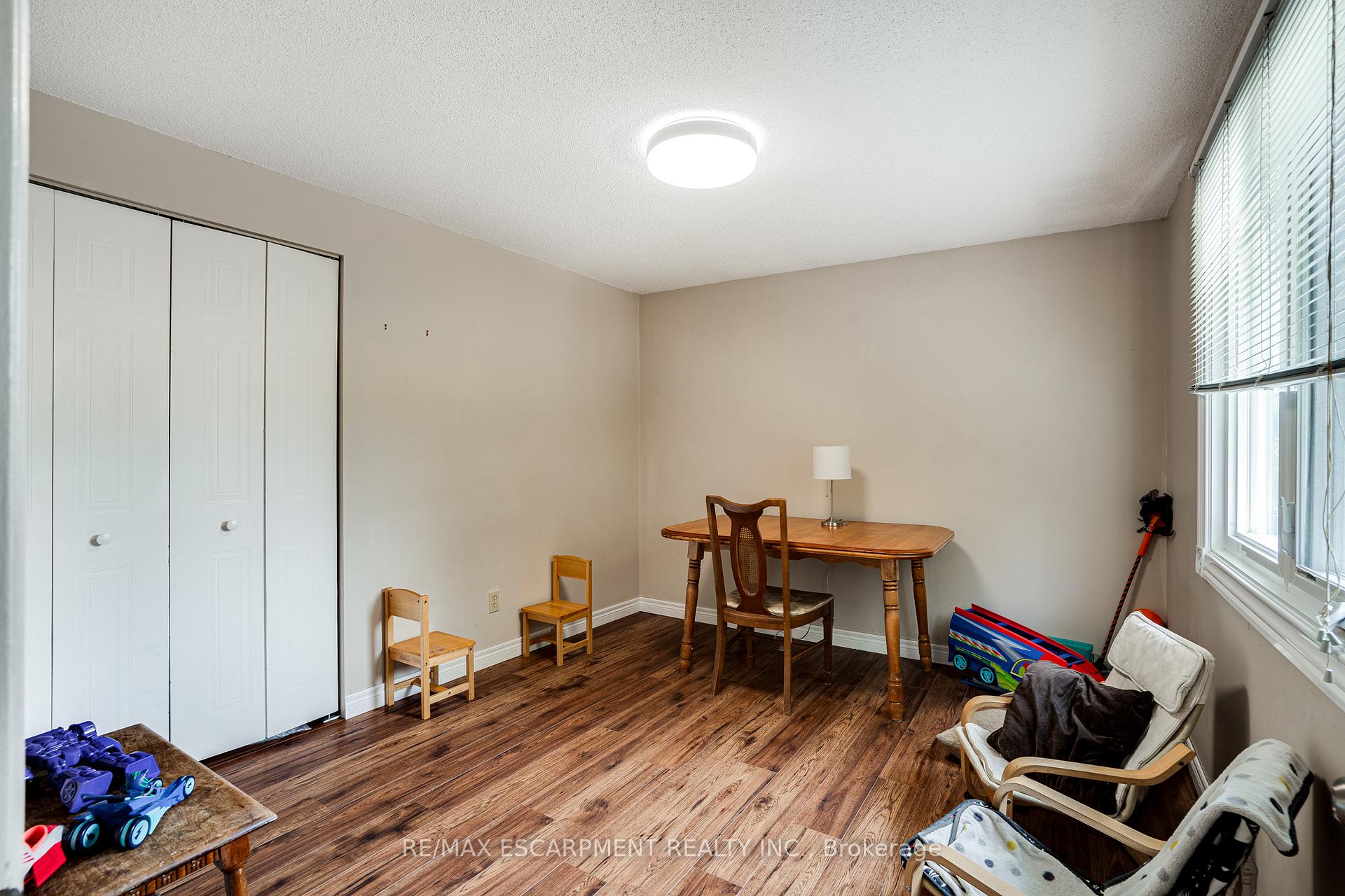 Photo 8 of 82 Osler Drive, Hamilton, Dundas — HOMEH