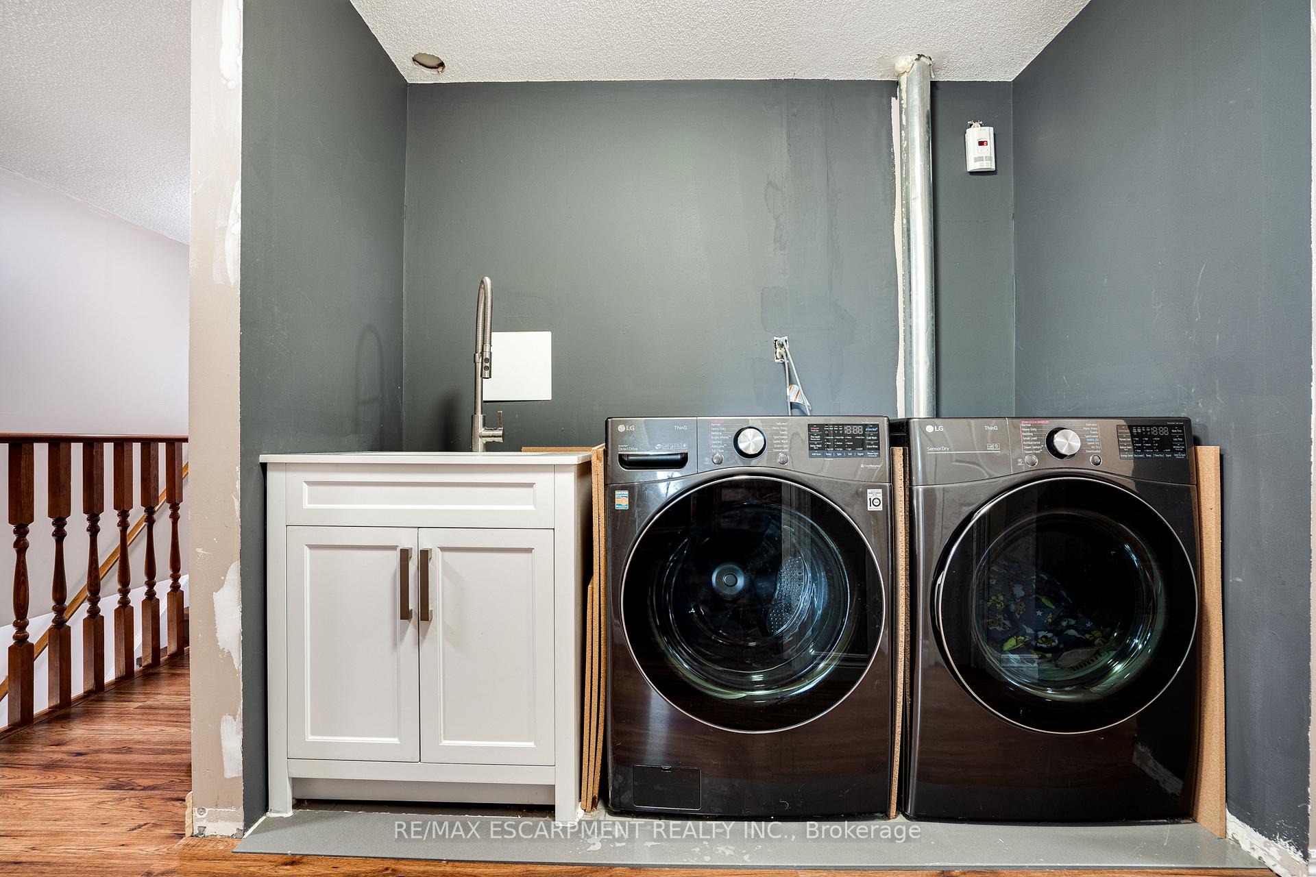 Photo 20 of 82 Osler Drive, Hamilton, Dundas — HOMEH